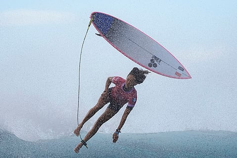 Vahine Fierro competes in third round of surfing competition